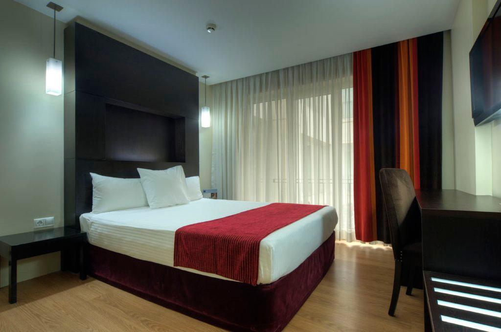 Hotel Beyaz Saray (The Hotel Beyaz Saray)