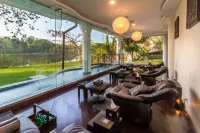 Mahaweli Reach Hotel Hotels in Канді