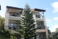 Grand Bay Suites Hotel dekat Mont Choisy Beach