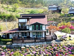 Muju Gaja Hyunjun's House Pension