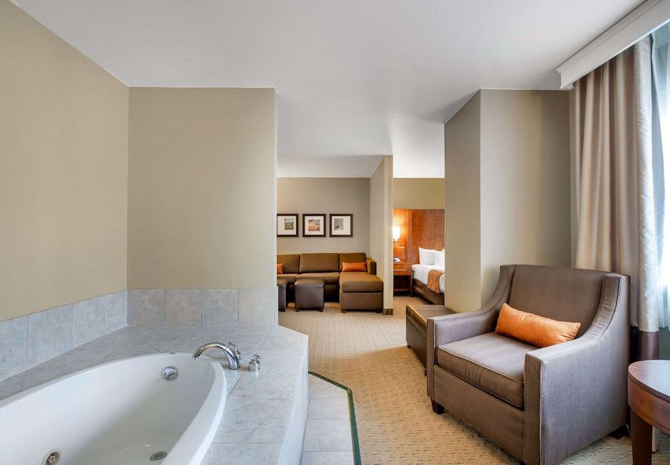 hotels in burlington nc with jacuzzi in room
