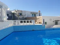 Studio Quiet and Peaceful and Very Relaxing with Kitchen, Shared Pool and AC