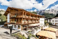 Boutique Hotel Nives - Luxury & Design in the Dolomites - 4-Star