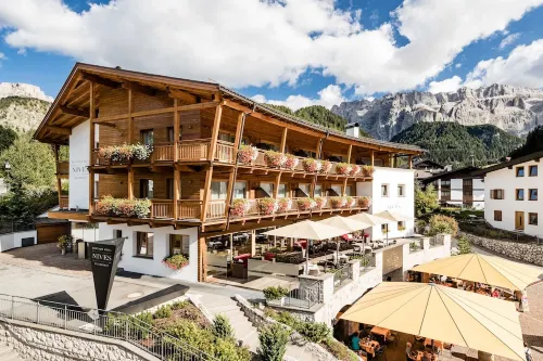 Boutique Hotel Nives - Luxury & Design in the Dolomites - 4-Star