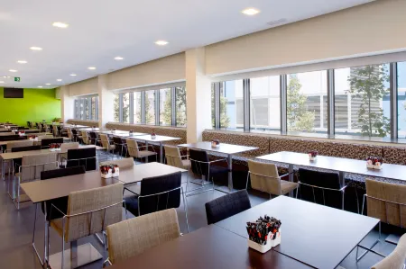 Holiday Inn Express Barcelona - City 22@ Отели рядом с достопримечательностью «Парк Форум»