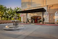 Hotel Zessa Orange County Airport, a DoubleTree by Hilton