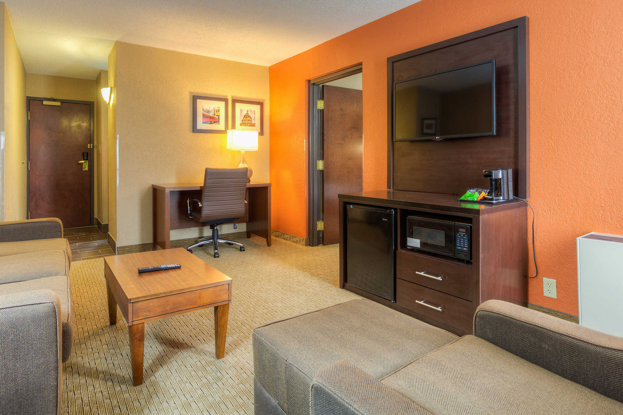 Comfort Inn & Suites Evansville Airport