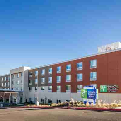 Holiday Inn Express & Suites Bend South Hotel Exterior