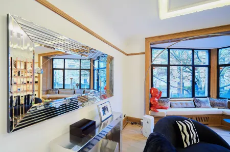 Suites 124 Brussels, a Place for Lovers of Beauty Отели в г. Форест