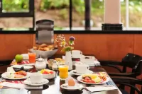 Hotel Magdeburg City Center by Leonardo Hotels - breakfast