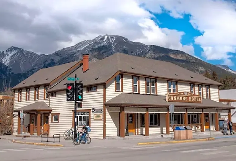 Party Hostel- Canmore Hotel Hostel