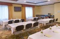 Holiday Inn Express & Suites Winnie