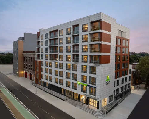 Holiday Inn Express & Suites WOODSIDE LAGUARDIA AIRPORT by IHG Hotels near Flushing Meadows