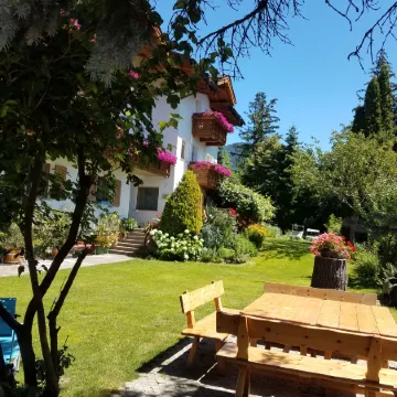 Beautiful Residence Klementhof with Garden and a Seasonal Outdoor Pool