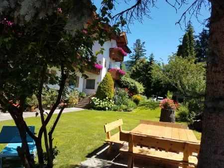 Beautiful Residence Klementhof with Garden and a Seasonal Outdoor Pool