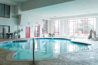 Holiday Inn Express & Suites OLATHE NORTH by IHG - Pools
