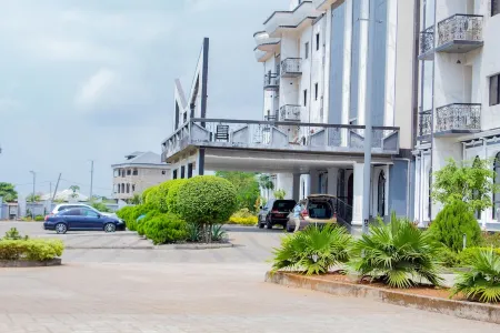 Marcsons Hotels and Resorts Отели рядом с достопримечательностью «Лимбе Ботанический сад»