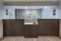 Comfort Inn & Suites Liverpool - Syracuse Hotels in Clay