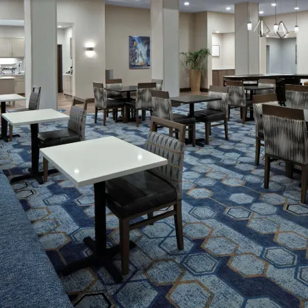 Homewood Suites by Hilton Greensboro Wendover Отели рядом с достопримечательностью «Торговый центр Four Seasons»
