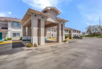 Quality Inn & Suites Omaha Chalco - Gym