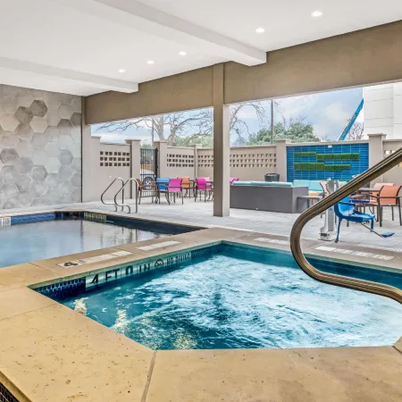 La Quinta Inn & Suites by Wyndham Waco Downtown - Baylor