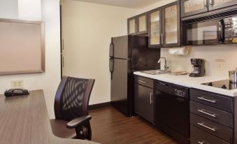 Sonesta Simply Suites Detroit Southfield