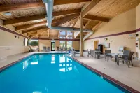 Quality Inn & Suites Lawrence - University Area - Uima-altaat