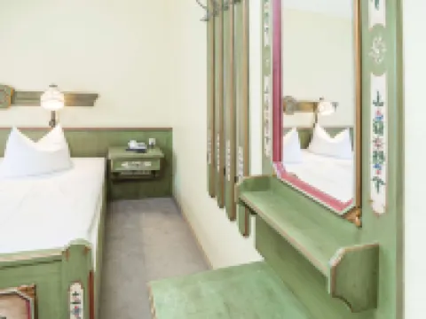 โรงแรมฮันโนเฟอร์แอร์พอร์ต บายเพรอมีแยร์กลาส โรงแรมในLangenhagen