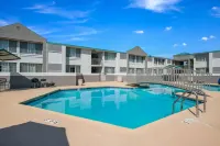 Quality Inn - Pools