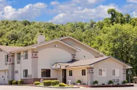 Super 8 by Wyndham Elkins - 2-Star