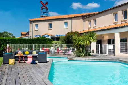 Logis Hôtel l'Air Marin Отели рядом с достопримечательностью «Fort Vauban»