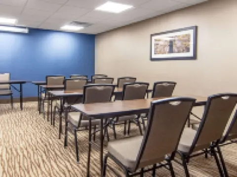 コンフォート スイーツ ノックスビル エアポート アルコアのホテル