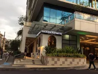 Palm Tree Studio Condo  at Manila Airport by Beth
