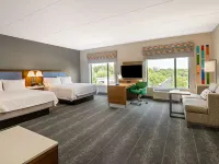 Hampton Inn & Suites Raleigh Midtown (แฮมป์ตัน อินน์ แอนด์ สวีทส์ ราลี มิดทาวน์) โรงแรมใกล้ลาสซิเตอร์ มิลล์