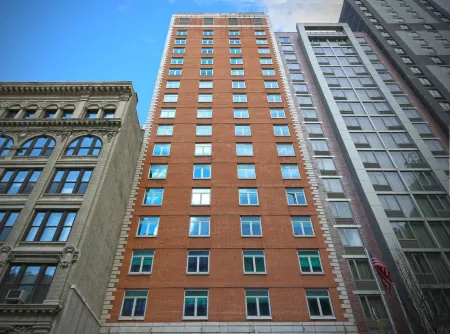 Hotel Hayden New York Отели рядом с достопримечательностью «Колледж Мерси»