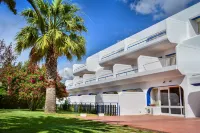 Carvoeiro Garden Hotel Hotels near A Boneca