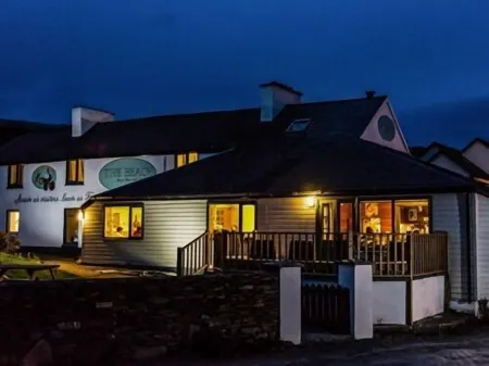 The Beach, Days Bar and B&B Отели в г. Inishbofin
