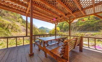 Jecheon Cheongpung Private Residence