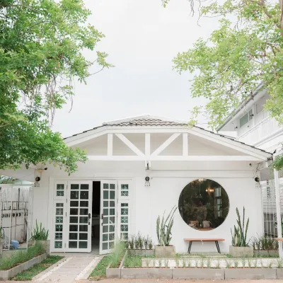 เขมจิตต์ คาเฟ่ แอนด์ เบด Khemjit cafe' and bed (ที่พักโคราช ร้านกาแฟและโรงคั่วกาแฟ Specialty coffee) โรงแรมใกล้ท่าอากาศยานนครราชสีมา