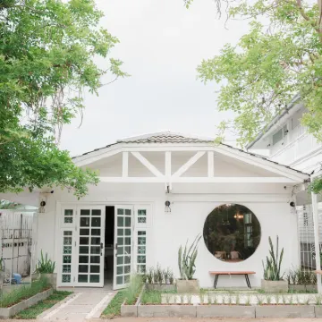 Khemjit Cafe' and Bed