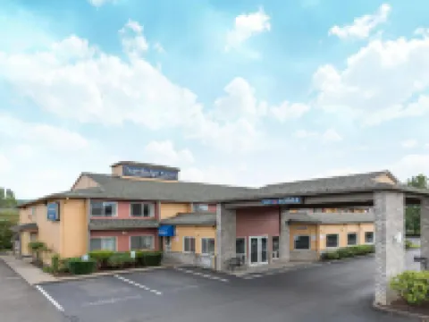 Travelodge Suites by Wyndham Newberg Hotels in Newberg