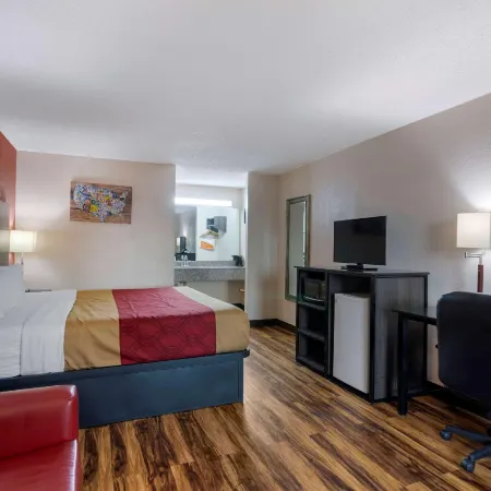 Econo Lodge Madison Airport