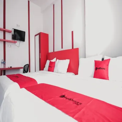RedDoorz @ Jalan Sukabangun 2 Palembang Hotel dekat Showroom Honda Tanjung Api Api (TAA)