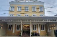 RedDoorz Near Plaza Simpang Lima فنادق في سنرتال سيمارانج