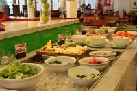 Harris Hotel & Conventions Malang - Frühstück
