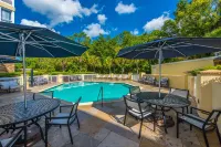DoubleTree by Hilton North Charleston Convention Center - Rooftop Pools