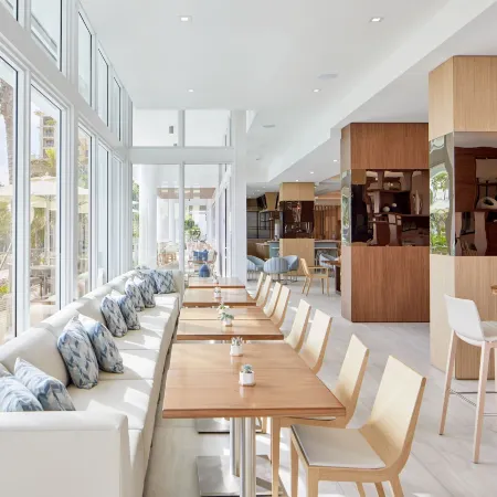 AC Hotel Fort Lauderdale Beach Отели рядом с достопримечательностью «Боннет Хаус Музеум & Гарденс»
