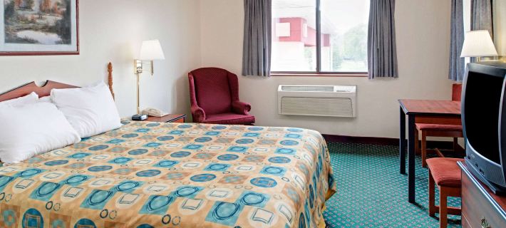 Super 8 by Wyndham Omaha Eppley Airport/Carter Lake Hotels in Pottawattamie County