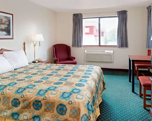 Super 8 by Wyndham Omaha Eppley Airport/Carter Lake Hotels in Carter Lake