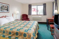 Super 8 by Wyndham Omaha Eppley Airport/Carter Lake - parking